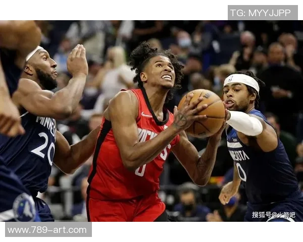 火箭队与森林狼激战第三节精彩瞬间回顾与分析